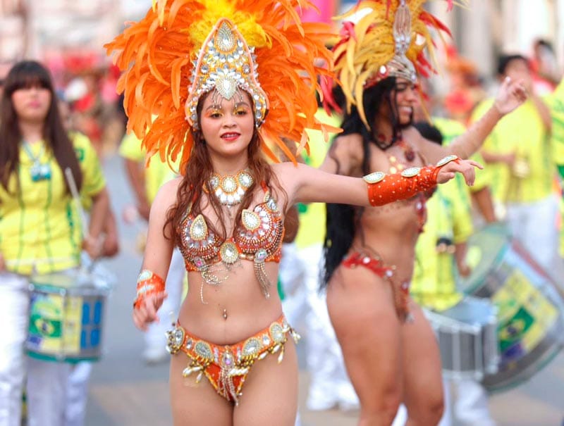 ¡LES LLEVAN EL CARNAVAL! - *Con todo y Corte Real fueron a la colonia Las Amapolas