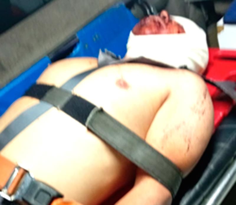 ¡LO APUÑALAN CUANDO DORMÍA CON SU ESPOSA!