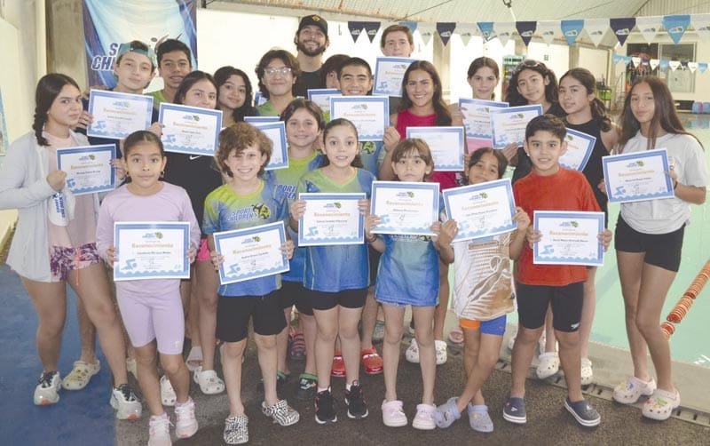 ¡OLÍMPICO MIGUEL DE LARA IMPARTIÓ CLÍNICA DE NATACIÓN!
