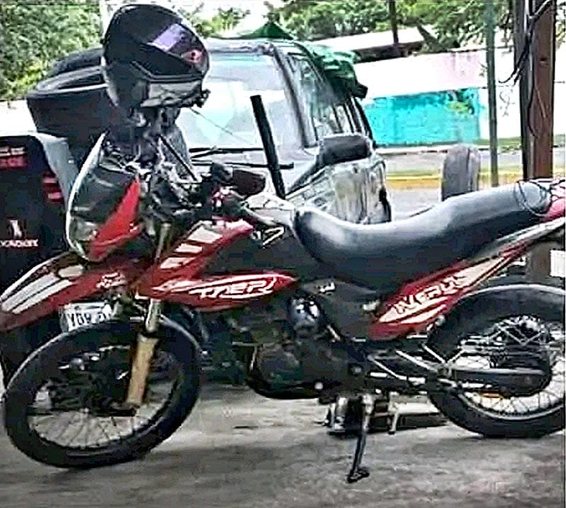 ¡ROBAN ‘POTRO DE ACERO’ EN TORRENTES AEROPUERTO!