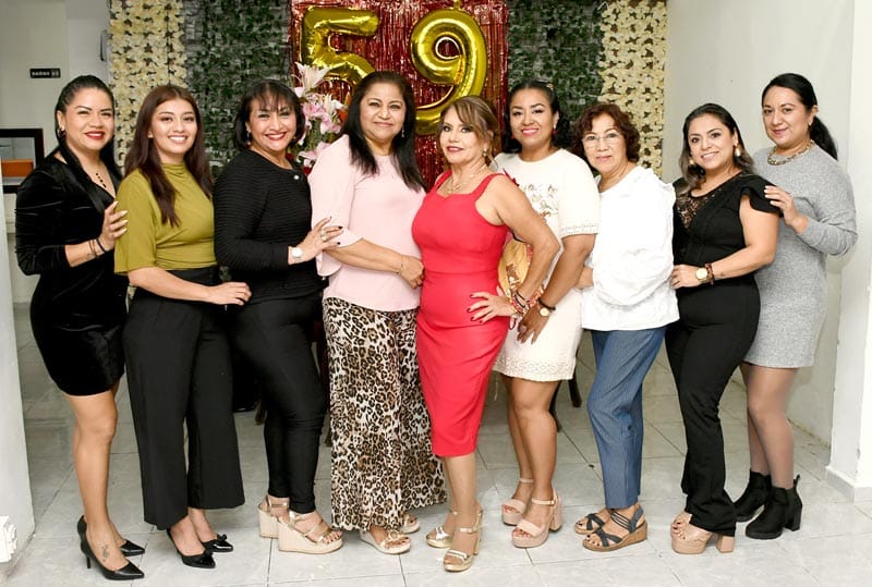 CLARA ESPINOZA CELEBRA EN GRANDE