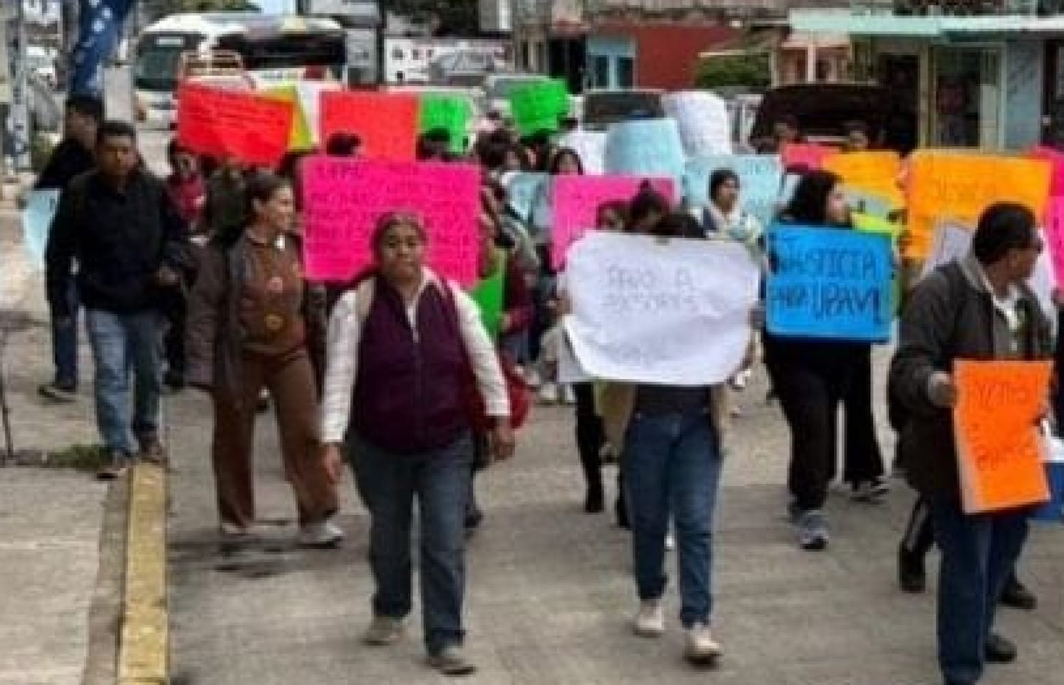 SIGUEN SIN PAGAR! En la UPAV