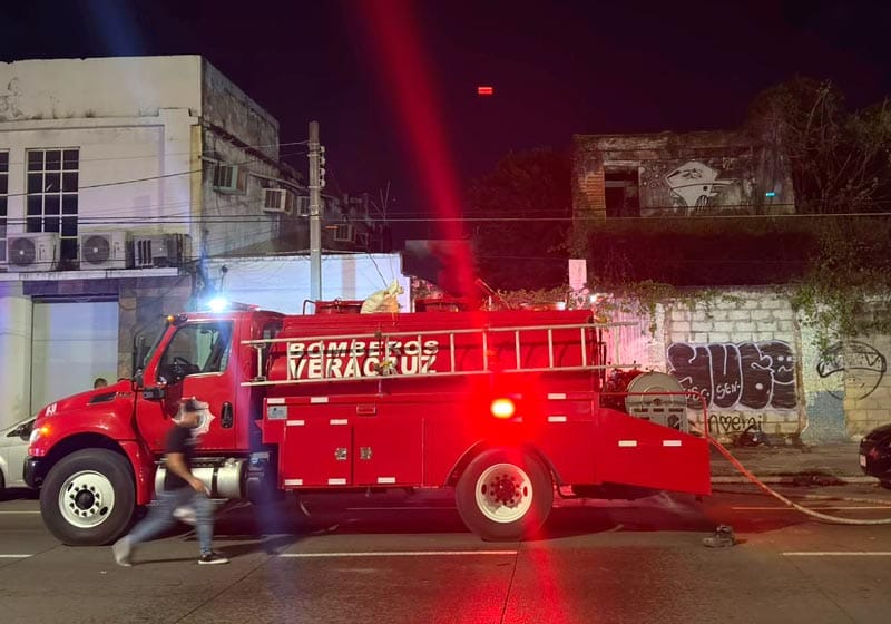 ¡PRENDEN FUEGO A CASA ABANDONADA EN EL CENTRO!