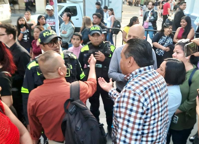 ¡LES ECHAN LA POLICÍA A REPORTEROS! - *El director de Comunicación Social de Córdoba