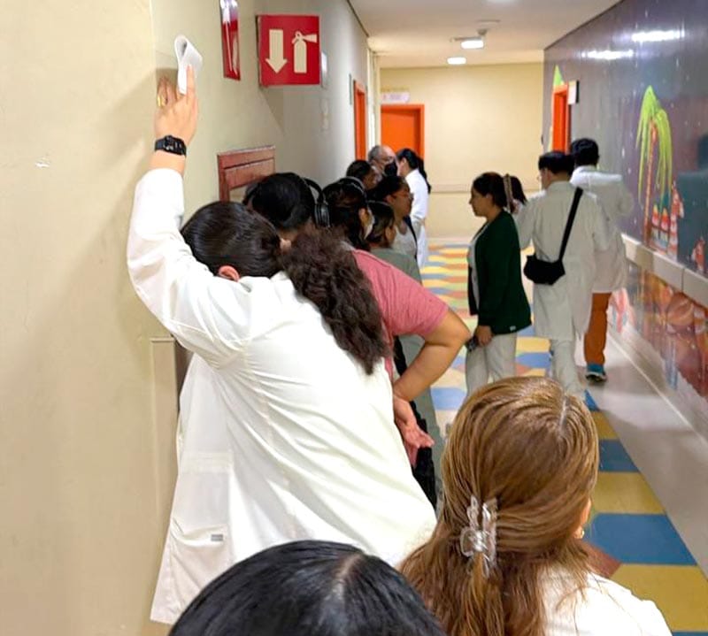 ¡FILIPINA-GATE! - *Quejas por estado de "uniformes" del IMSS Bienestar