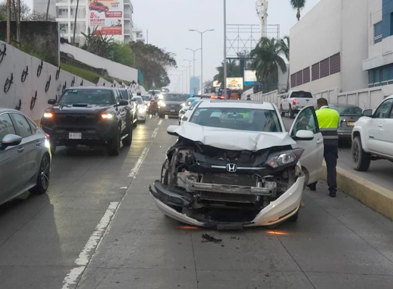 ¡CARAMBOLA EN EL BULEVAR DE BOCA DEL RÍO!