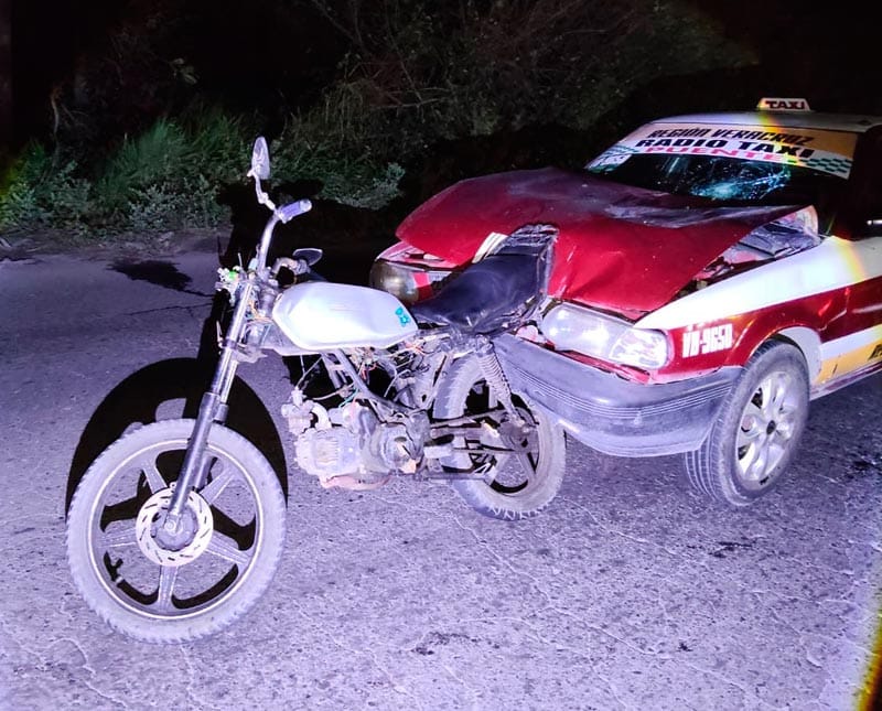 ¡CONDUCTOR DE RADIO-TAXI IMPACTÓ A MOTOCICLISTA!
