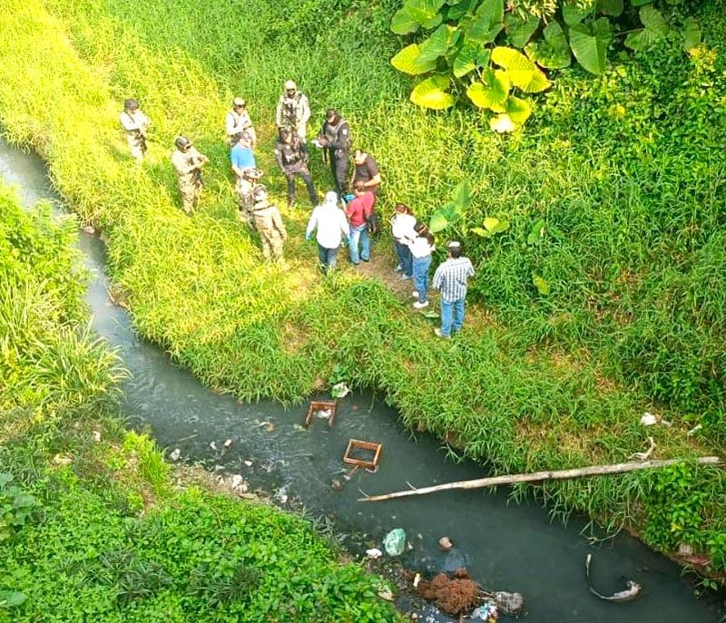 ¡ENCUENTRAN FETO FLOTANDO EN CANAL DE AGUAS NEGRAS!
