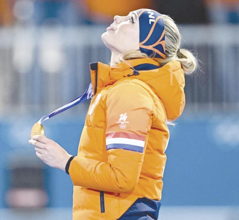 ¡LA MEDIÁTICA JUTTA LEERDAM GANA ORO EN EL PATINAJE DE VELOCIDAD!