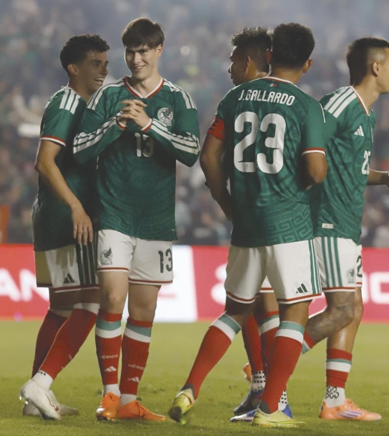 ¡MEXICO GOLEA A ISLANDIA!