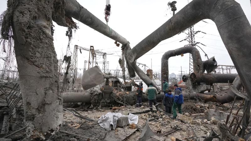 ¡RUSIA BOMBARDEA PLANTAS TÉRMICAS Y LÍNEAS DE ALTA TENSIÓN DE UCRANIA!