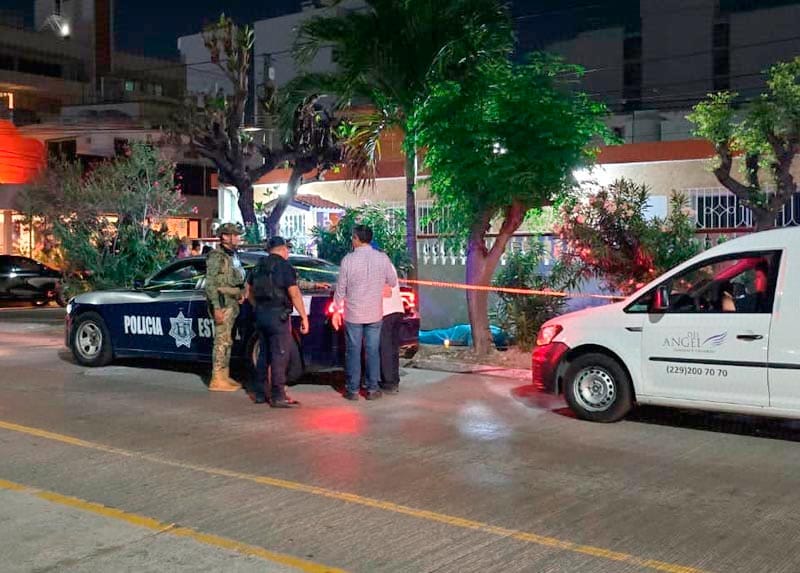 ¡LO SORPRENDIÓ LA MUERTE CUANDO HABLABA POR CELULAR!