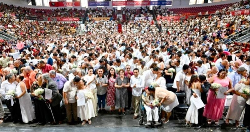 ¡ROSA MARÍA CASÓ A 1,049 PAREJAS! - BODAS COLECTIVAS DE VERACRUZ