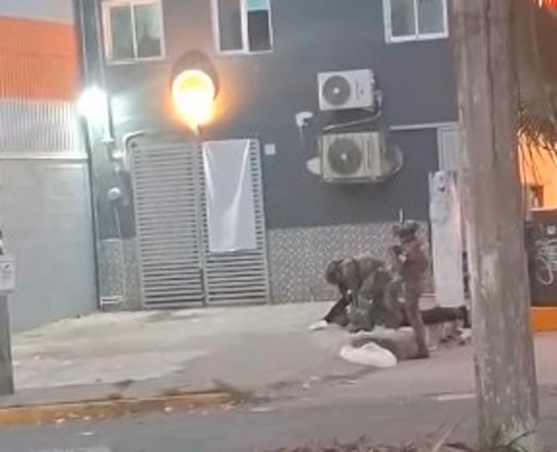 ¡SOMETEN CON EXCESO DE RUDEZA A UN AUTOMOVILISTA!