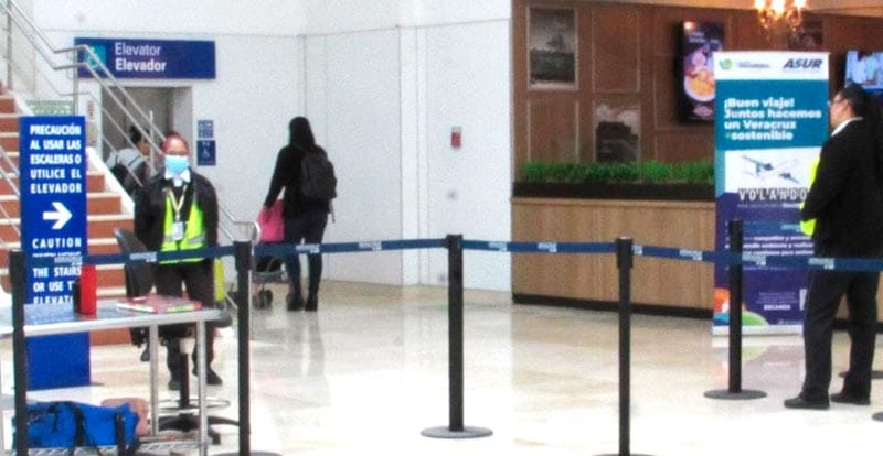 ¡RETIRAN A PARAMÉDICOS DEL AEROPUERTO DE VERACRUZ!