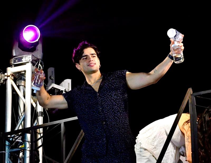 ¡ARRASÓ AARON MERCURY!