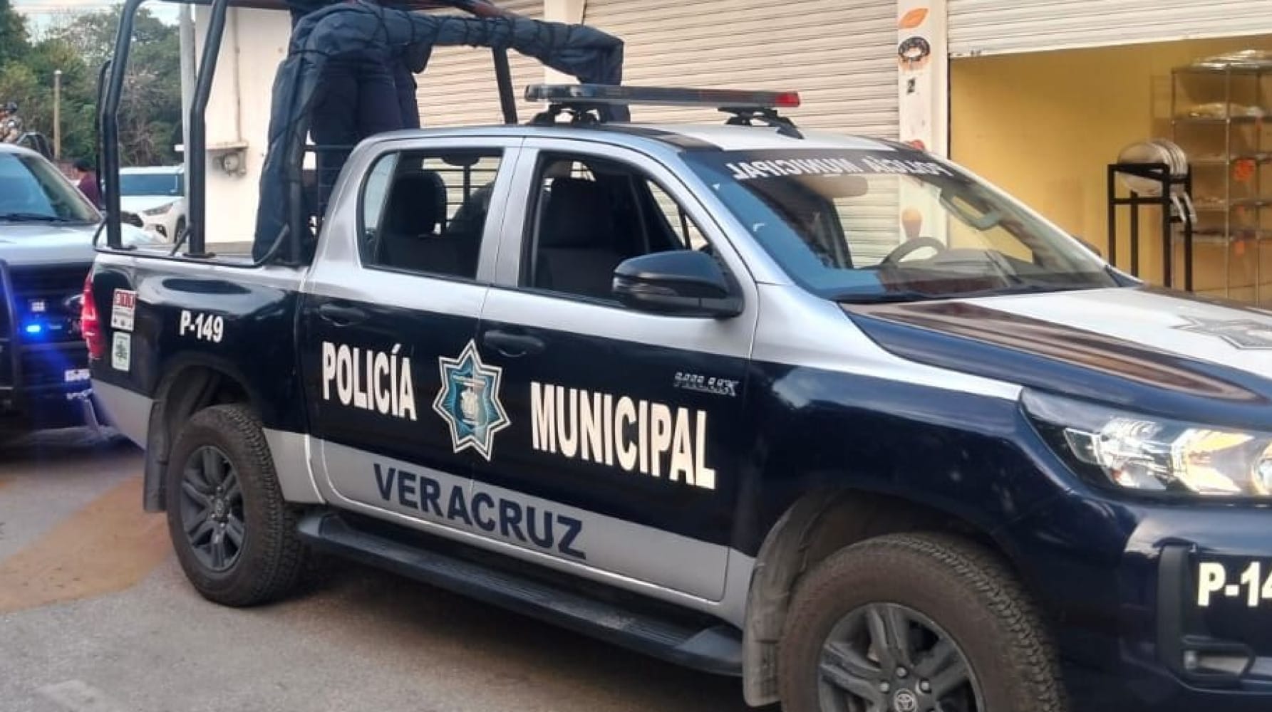 ¡FEROZ PERSECUCIÓN POLICÍACA DE UN AUTOMOVILISTA EN EL CENTRO DE VERACRUZ!
