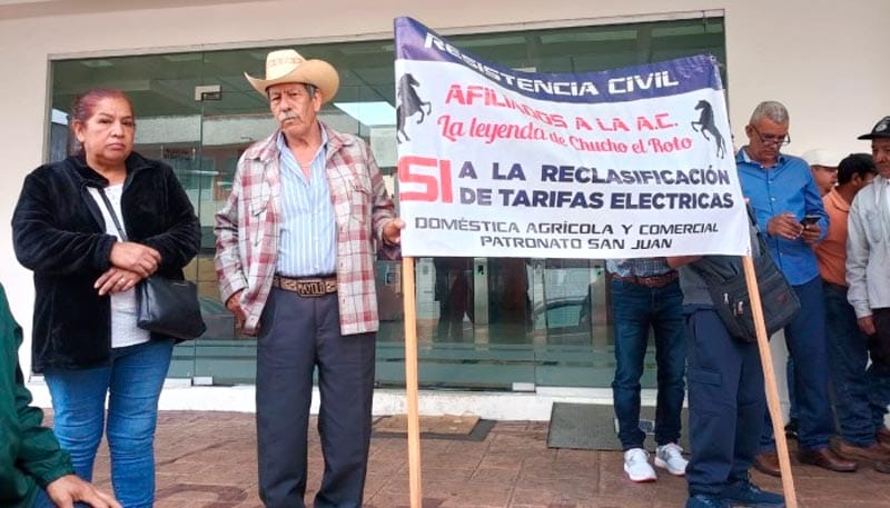 ¡QUIEREN QUE LE BAJEN! - A LA LUZ