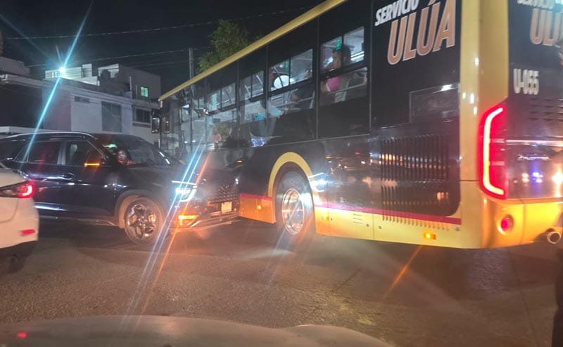 UN AUTOBÚS DE LA OPERADORA ESTATAL...