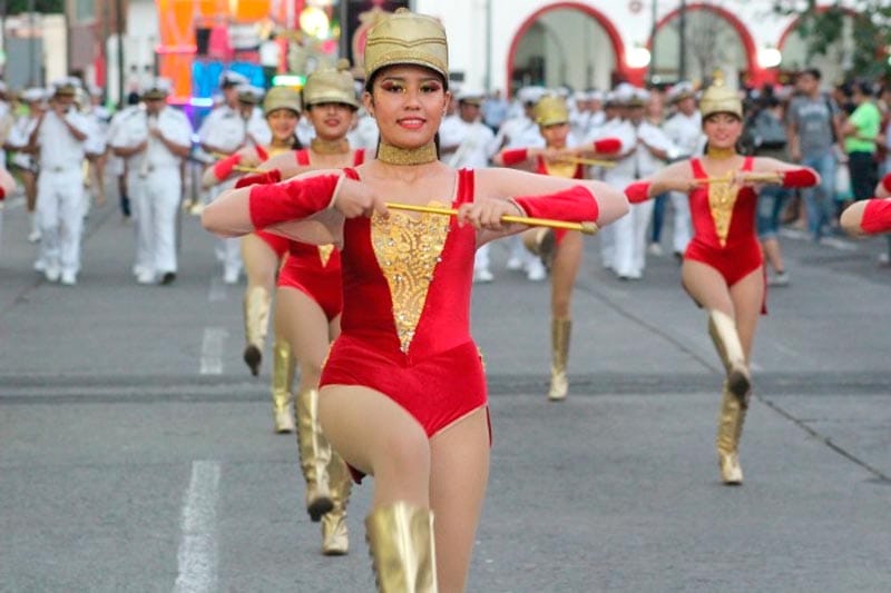 ¡LOS DESFILES EN EL ROSA-DROMO!