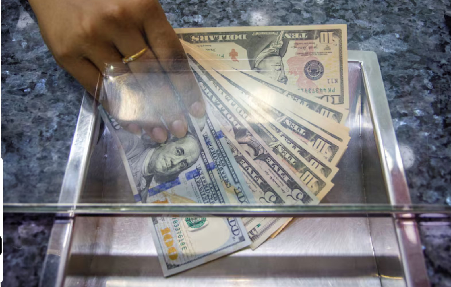 ¡PESO AVANZA MIENTRAS EU QUITA ARANCELES A CANADÁ Y EL DÓLAR PIERDE FUERZA!