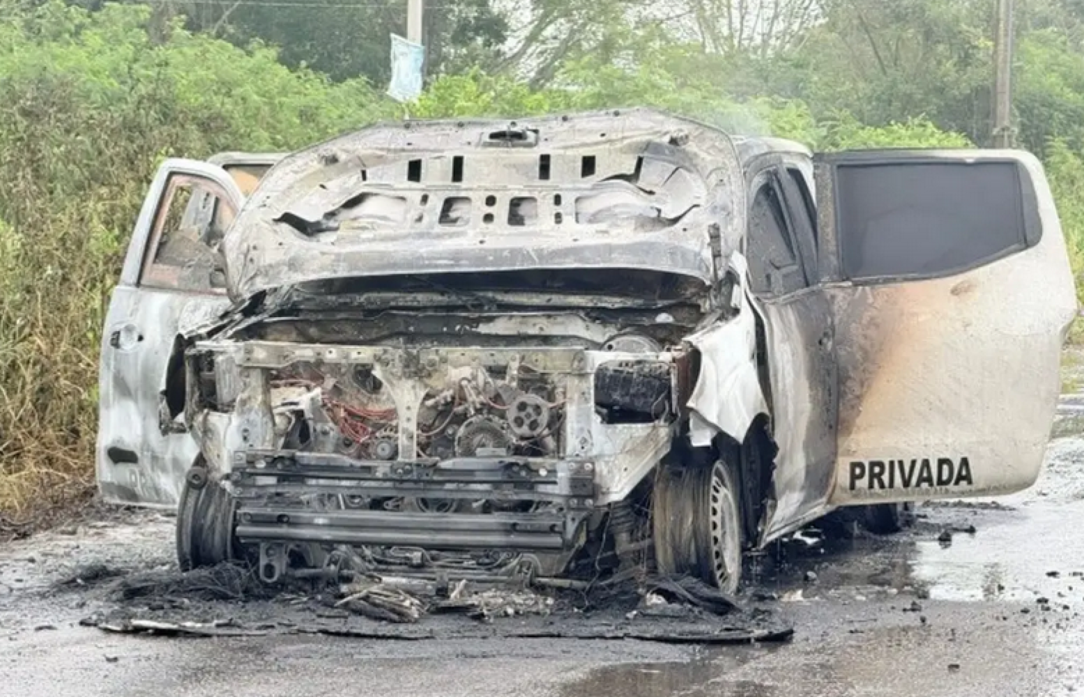 ¡CAMIONETA DE VALORES SE CHAMUSCÓ EN LA CARRETERA ALAMO-TIHUATLÁN!
