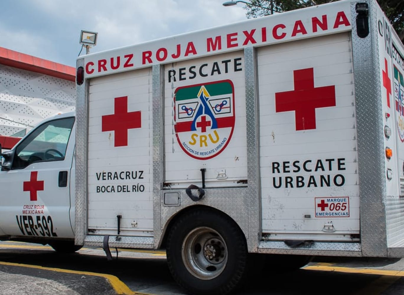 ¡GRAVE NIÑA QUE RESBALÓ DEL TECHO!