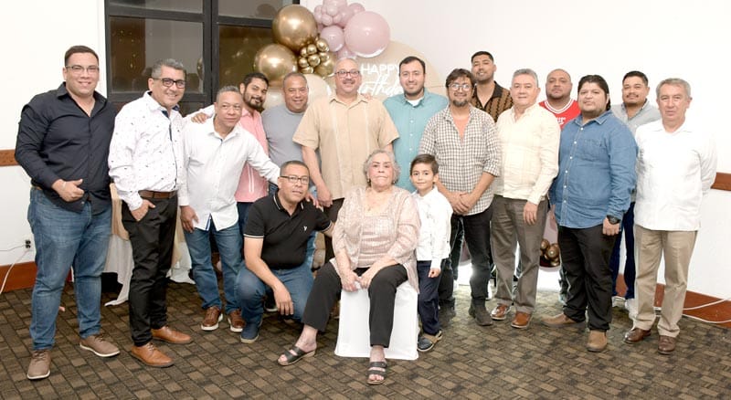 INOLVIDABLE FESTEJO PARA DOÑA JOSEFINA GONZÁLEZ ROLÓN