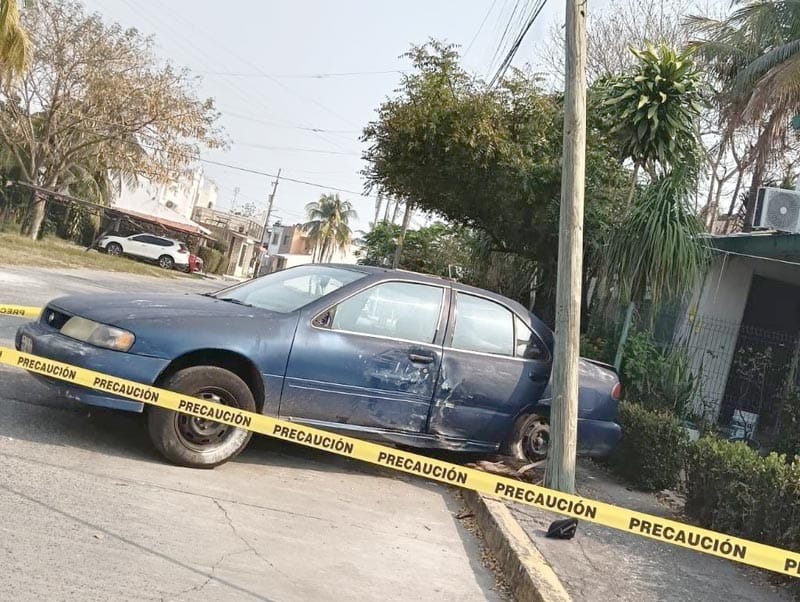 ¡ACABA LA PARRANDA CHOCANDO CONTRA POSTE Y SE PELA!