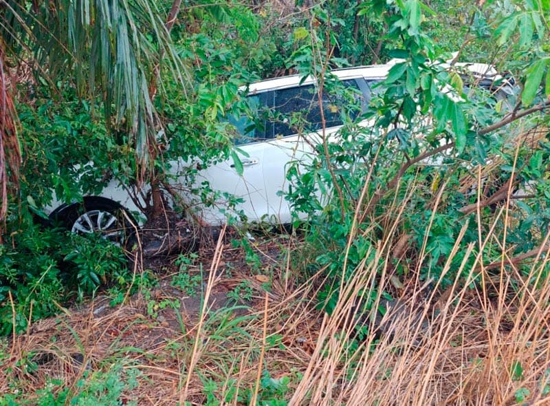 ¡CHOCAN Y ABANDONAN CAMIONETA DE DERECHOS HUMANOS!