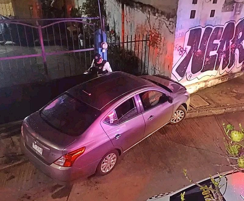 ¡PIERDE LA BRÚJULA Y SE IMPACTÓ CONTRA UNA VIVIENDA!