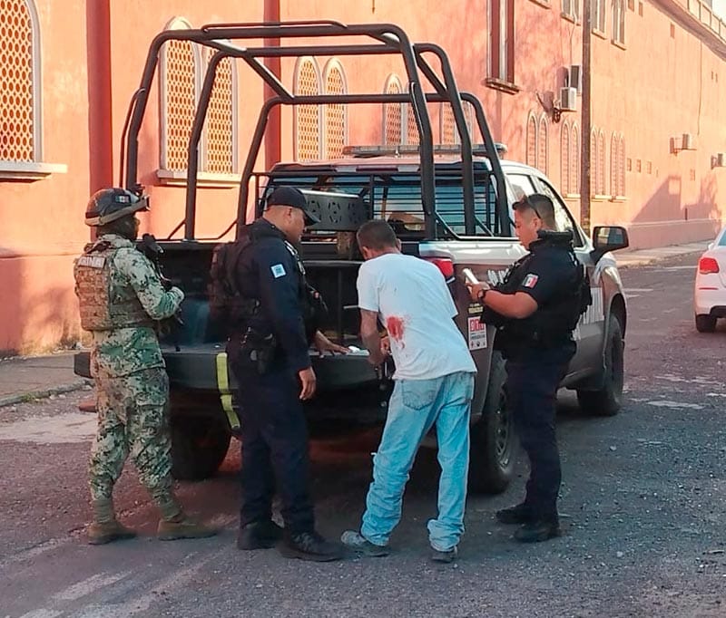 ¡LO APUÑALAN EN UNA RIÑA AL CALOR DE LAS "COPAS"!