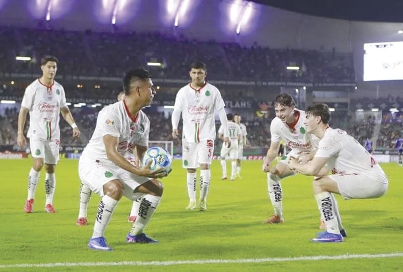 ¡CHIVAS SIGUE DE LÍDER EN LA LIGA MX!