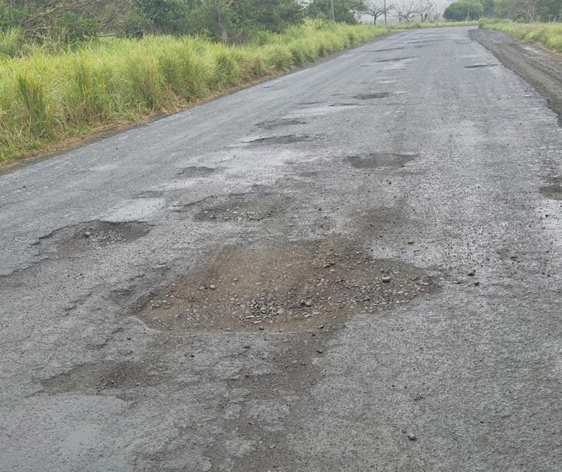 ¡CARRETERAS CON BACHES!