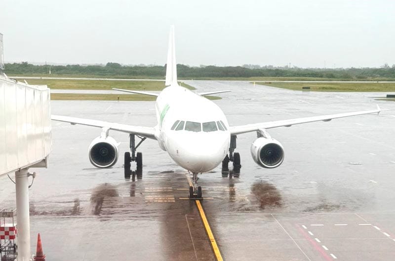 ¡QUEDAN VARADOS EN EL AEROPUERTO!