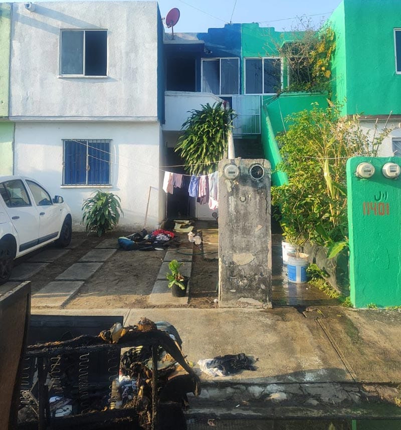 ¡SE QUEMA DEPA POR UNA VELADORA EN PUENTE MORENO!