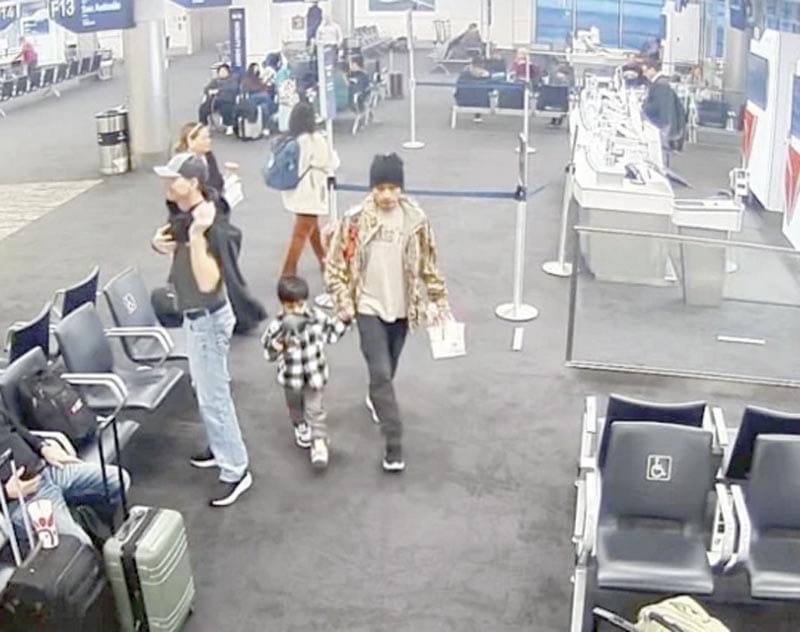 ¡ICE ESTÁ TRANSPORTANDO A LOS MIGRANTES EN VUELOS COMERCIALES!