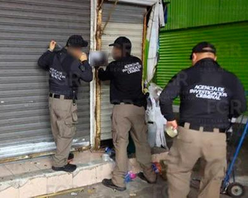 ¡ASEGURA FGR 50 MÁQUINAS TRAGAMONEDAS EN UN CATEO AFUERA DEL MERCADO!