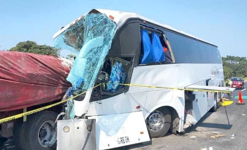 ¡CARRETERAZO! - CUATRO MUERTOS Y 13 HERIDOS