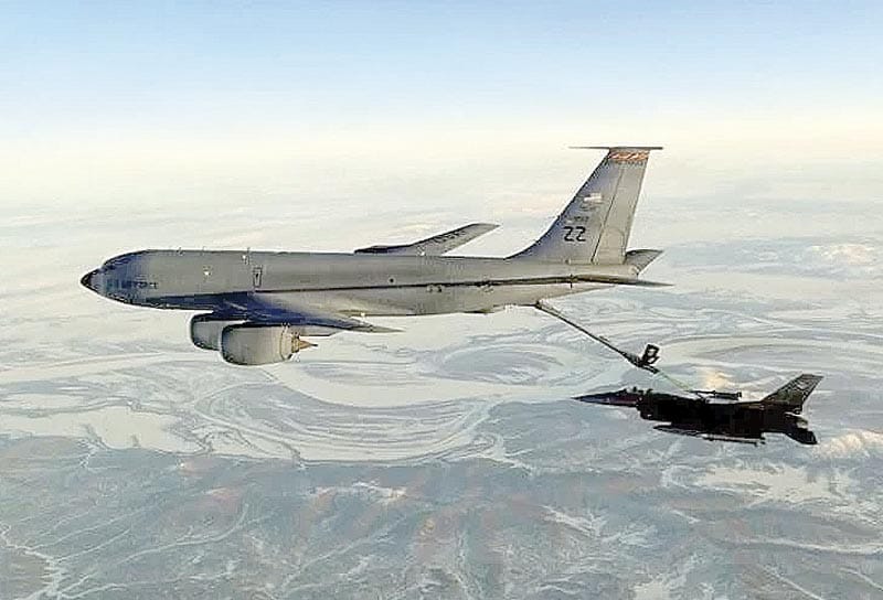 ¡SE ESTRENA AVIÓN DE REABASTECIMIENTO DE EU EN IRAK!