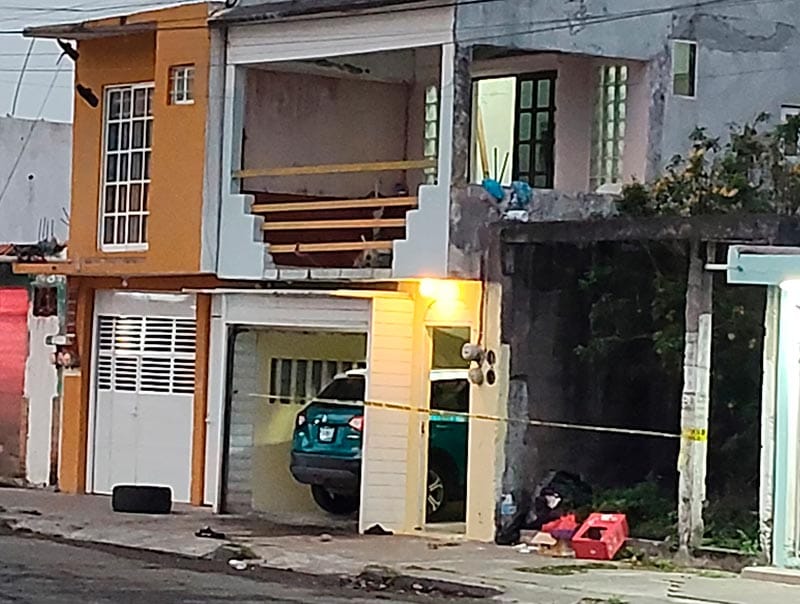 ¡MATÓ A SU VECINO CON UN RIFLE DE DIÁBOLOS!