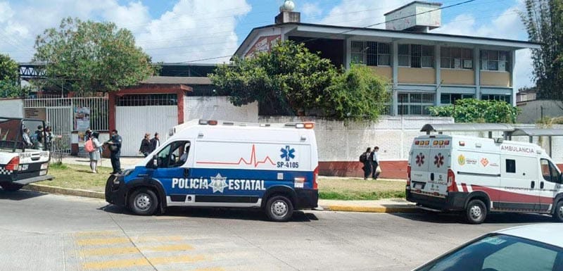 ¡ESTUDIANTES INTOXICADOS POR INHALAR INSECTICIDA!