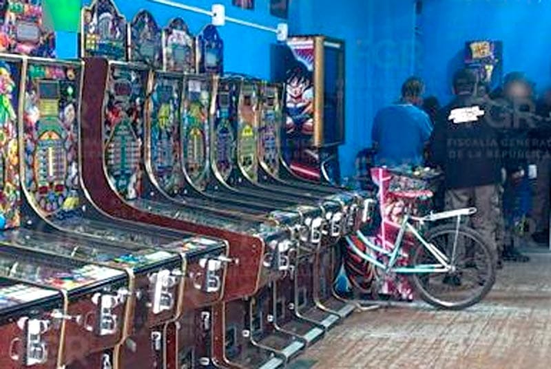 ¡AGENTES FEDERALES ASEGURAN MÁQUINAS TRAGAMONEDAS EN PEROTE!