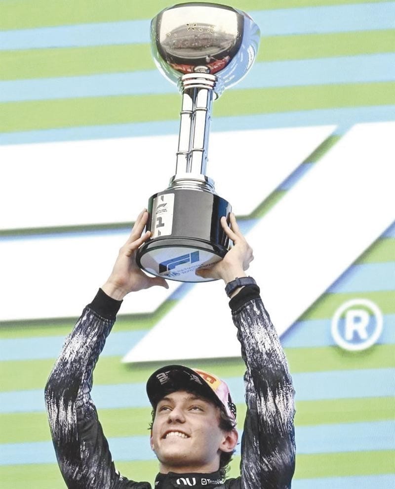 ¡ANTONELLI, EL MÁS JOVEN EN LIDERAR EN LA F1!