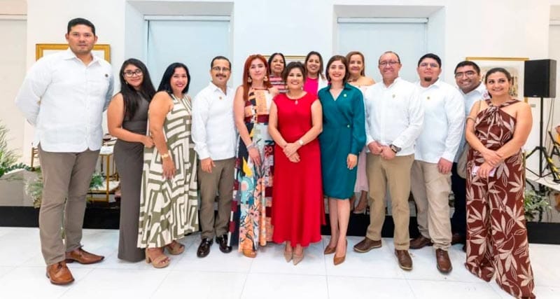 ¡Y PROTESTA ADRIANA!