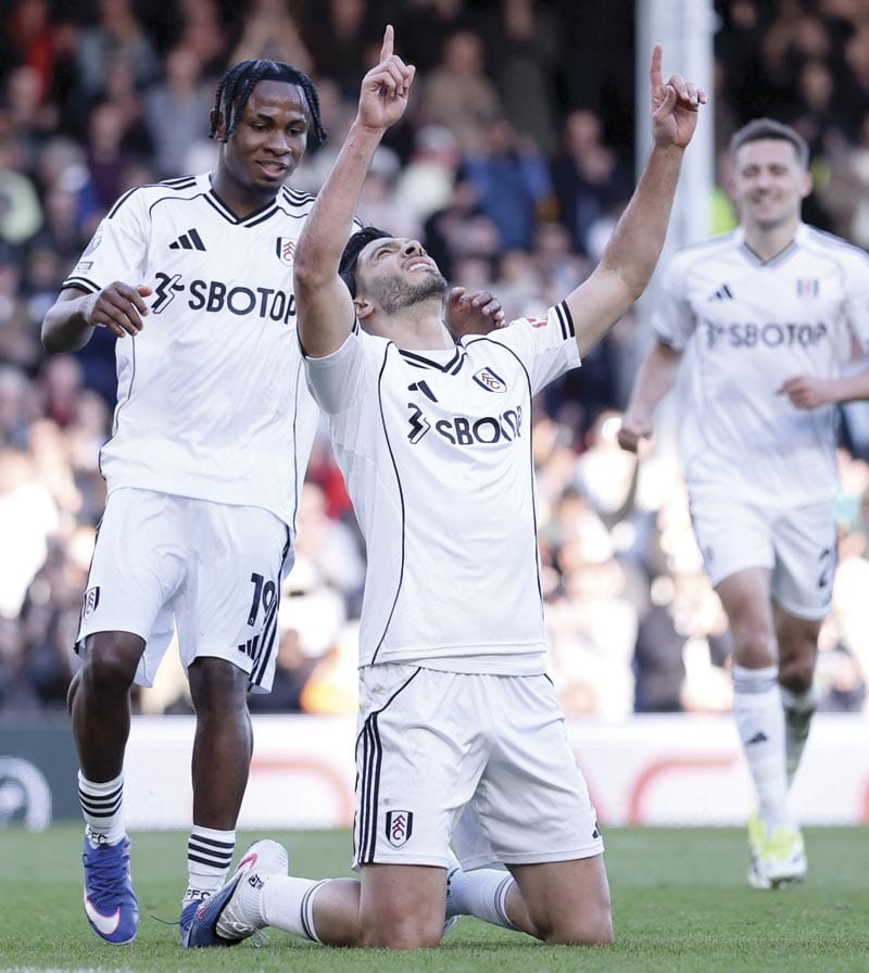 ¡RAÚL JIMÉNEZ SELLA TRIUNFO DE FULHAM Y DEDICA GOL A SU PADRE!