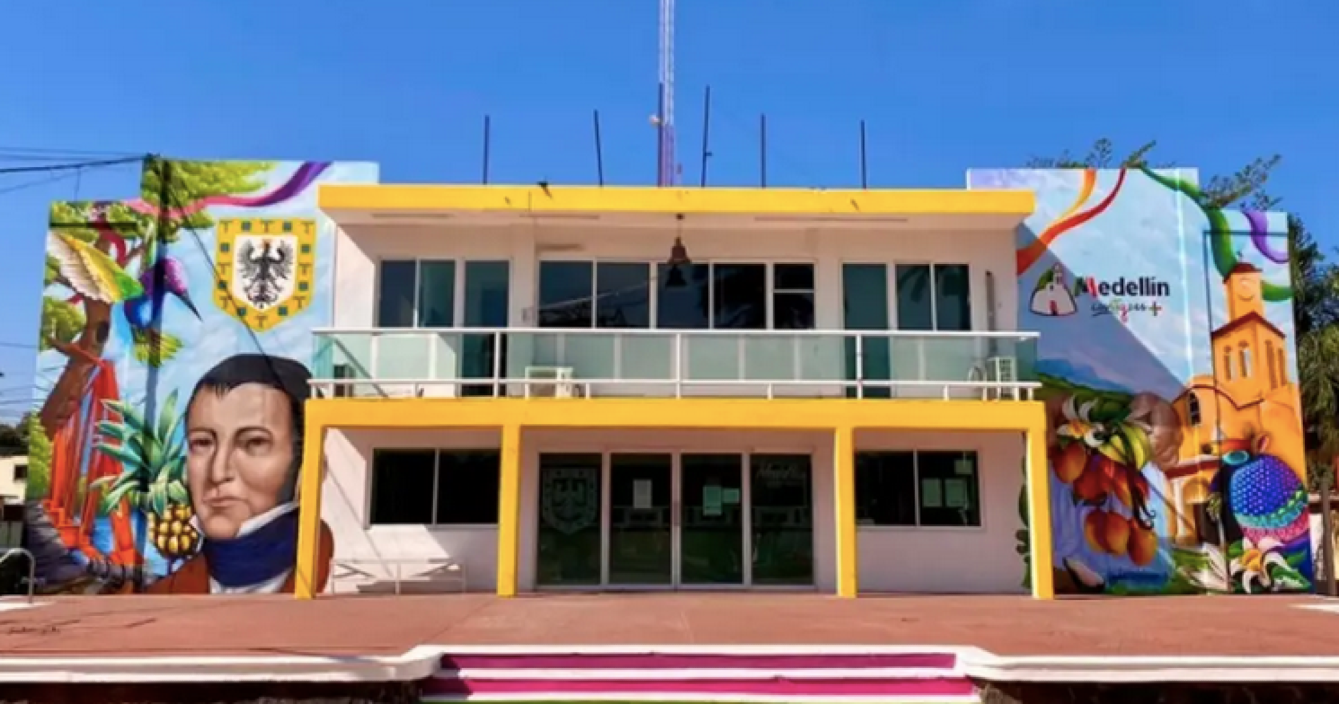 ¡CIVILES LE PEGAN CORRETIZA A PAREJA DE COBRADORES ABUSIVOS!