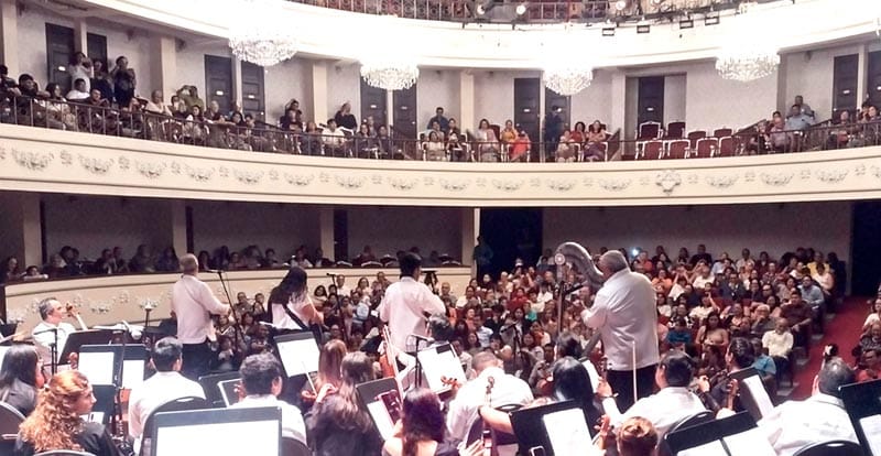 COMPARTEN ESCENARIO SINFÓNICA ´DANIEL AYALA´ Y DELFINO GUERRERO CON LOS TIGRES DE LA COSTA