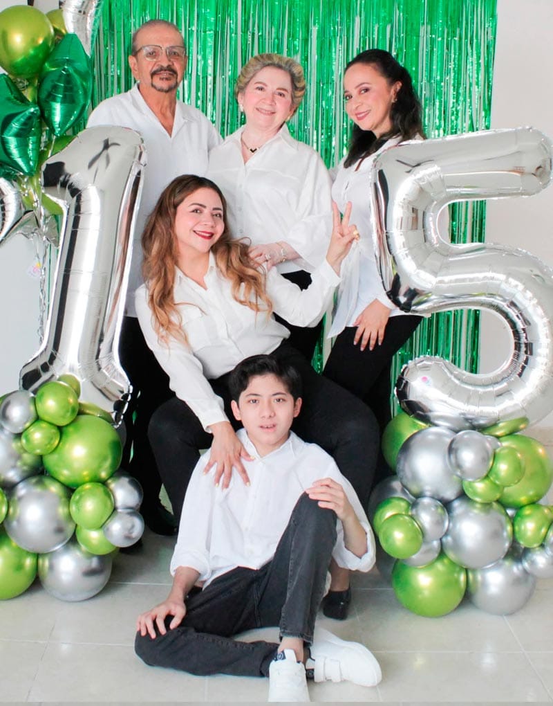 Kenji Miyasaki Martínez celebra sus XV primaveras