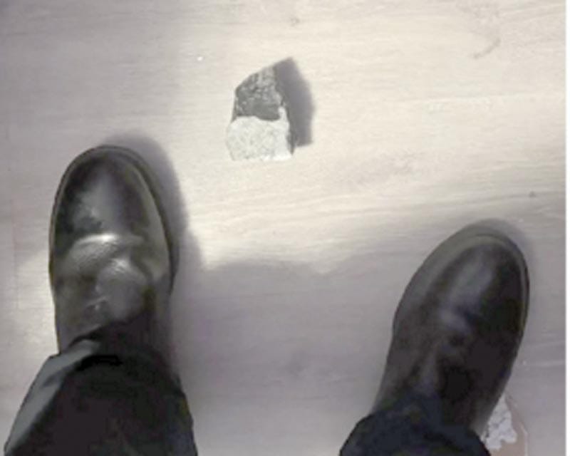 ¡METEORITO ATRAVIESA EL TECHO DE UNA CASA CERCA DE HOUSTON!